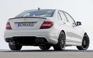 2012款奔驰c63 amg